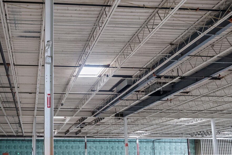 More Photos Of 32070 Gratiot Ave, Roseville Freestanding For Lease