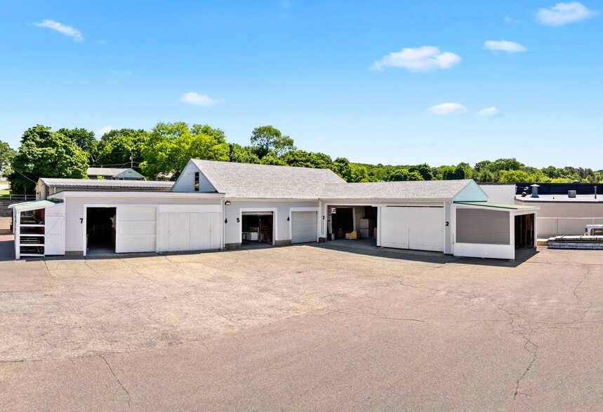 More Photos Of 830 Cumberland Hill Rd, Woonsocket Freestanding For Sale