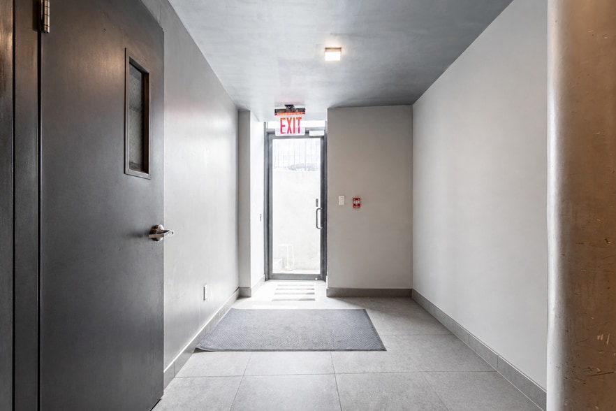 More Photos Of 573 Metropolitan Ave, Brooklyn Office For Lease