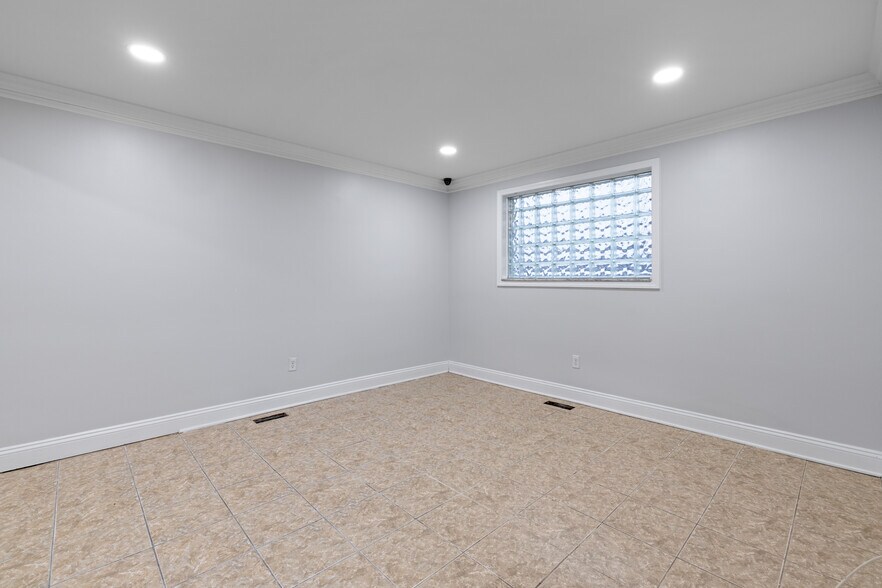 More Photos Of 2020 Dixie Hwy, Waterford Freestanding For Lease