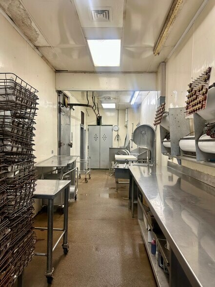 More Photos Of 418 E Washington St, Arma Storefront Retail Residential For Sale