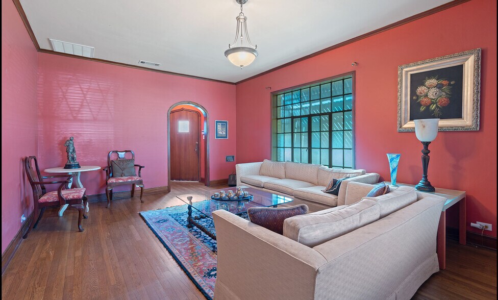 More Photos Of 762 S Guadalupe St, Lockhart Specialty For Sale