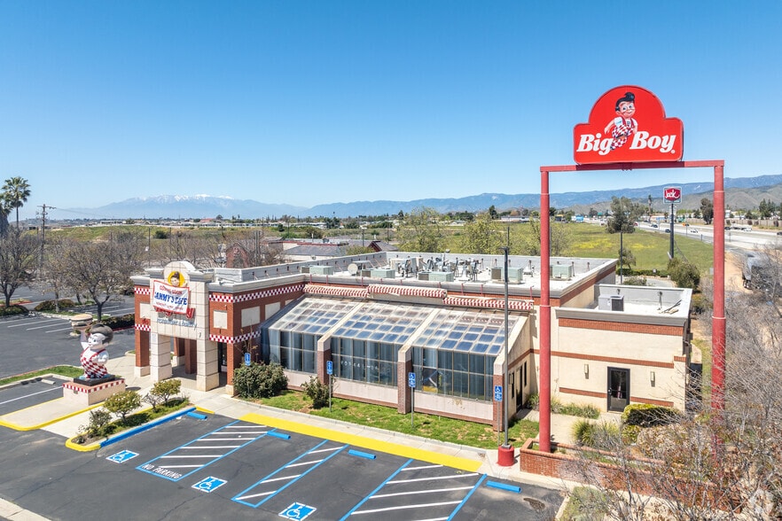 More Photos Of 540 Sandalwood Dr, Calimesa Restaurant For Lease