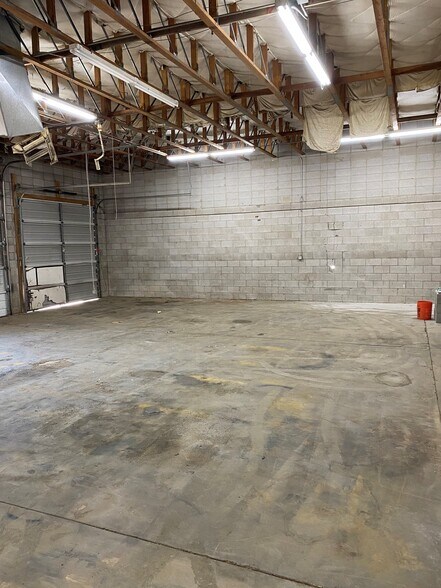 More Photos Of 5032 Amelia Earhart, Salt Lake City Light Manufacturing For Sale