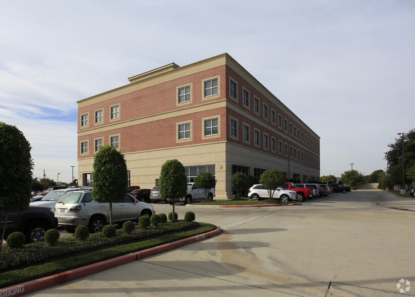 More Photos Of 4949 Fairmont Pky, Pasadena Office For Lease