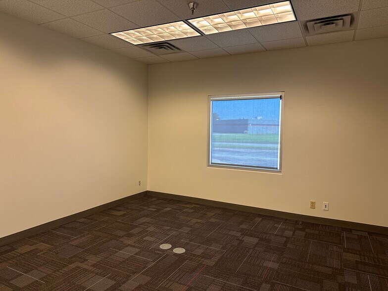 More Photos Of 12322 E 55th St, Tulsa Distribution For Lease