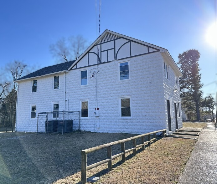 Primary Photo Of 610 N Chestnut St, Henderson General Retail For Sale