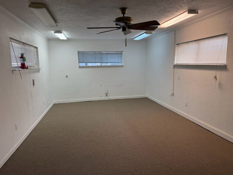 More Photos Of 1717 Oak Tree Dr, Houston Industrial For Lease