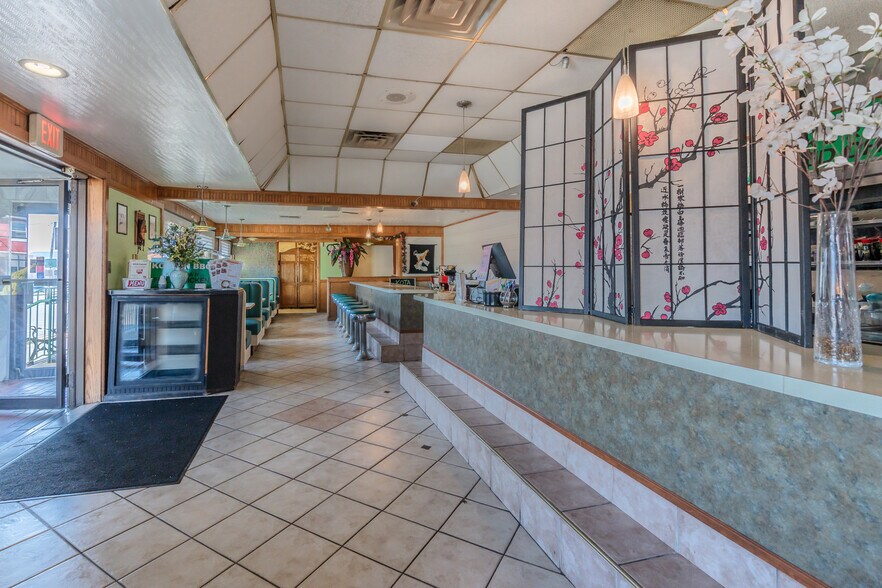 More Photos Of 1061 S 25th St, Easton Restaurant For Sale