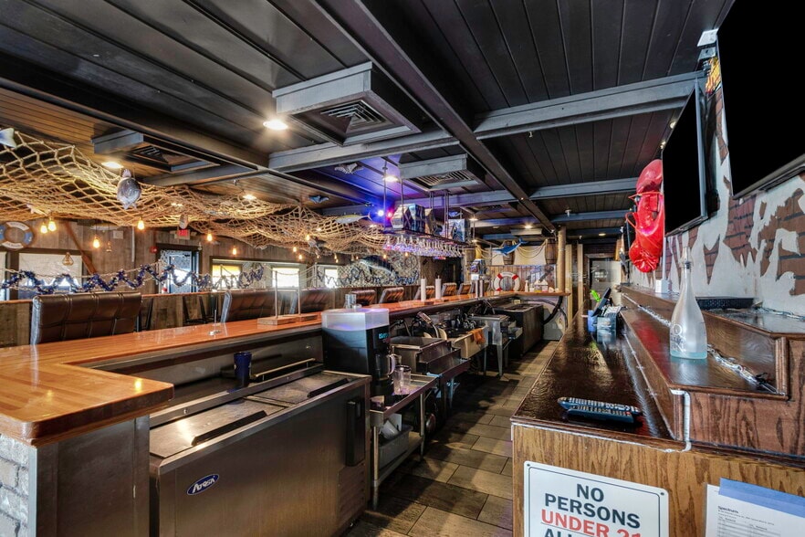 More Photos Of 2901 Tyrone Blvd, Saint Petersburg Restaurant For Sale