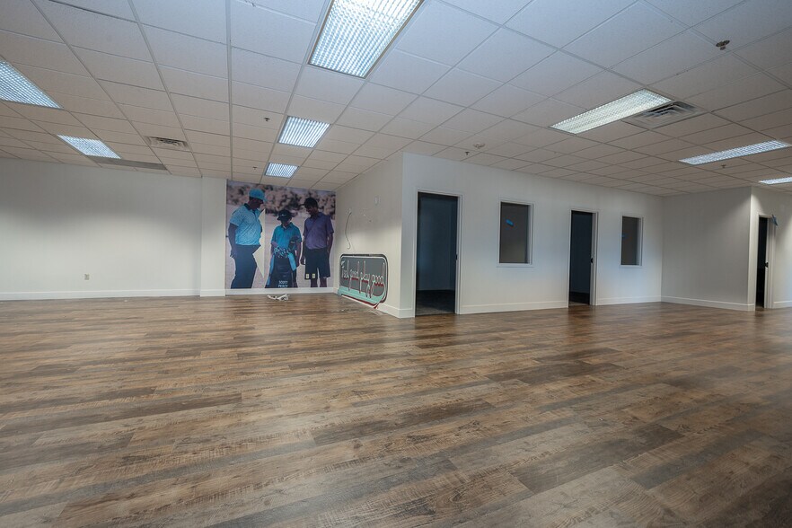 More Photos Of 9 Iron Bridge Dr, Collegeville Warehouse For Lease