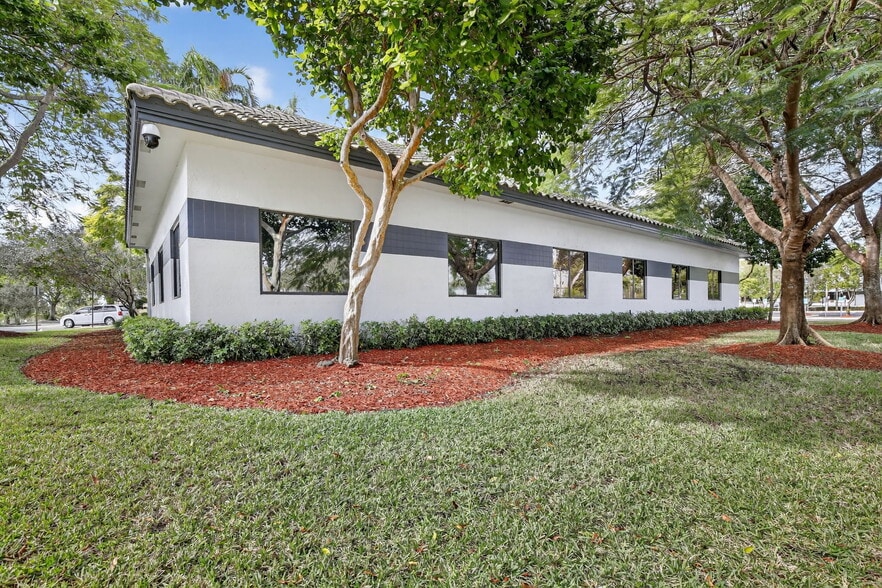 More Photos Of 1007 Shotgun Rd, Sunrise Office For Sale