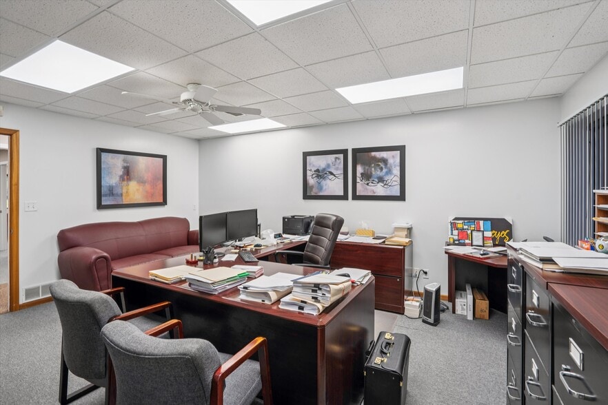 More Photos Of 2721 SW 30th St, Des Moines Office For Sale