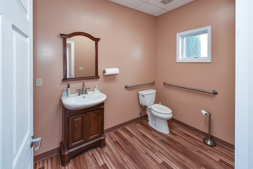 More Photos Of 1200 S Hartshorn Rd, Lakeside Marblehead Warehouse For Sale