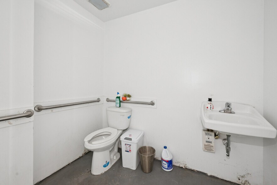 More Photos Of 235-239 W Landis Ave, Vineland Freestanding For Sale