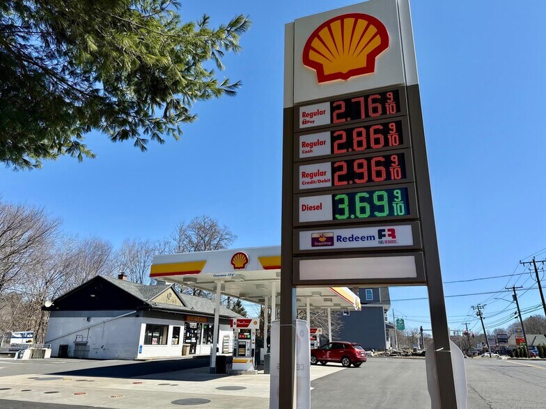 More Photos Of 711 Rubber Ave, Naugatuck Convenience Store For Sale