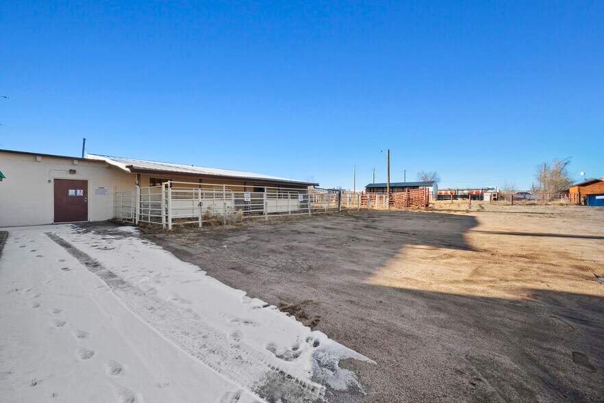 More Photos Of 5280 Edison Ave, Colorado Springs Veterinarian Kennel For Sale