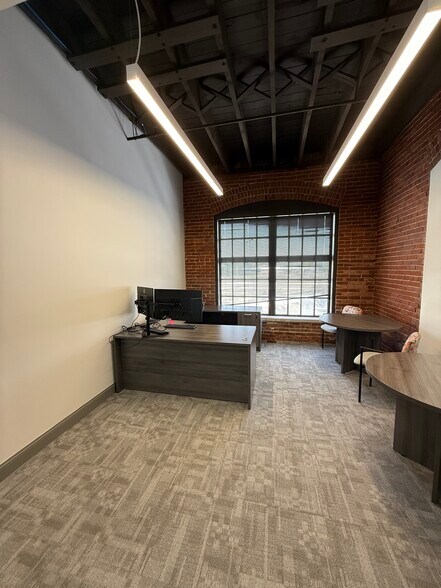 More Photos Of 420 NW 5th St, Evansville Office For Lease