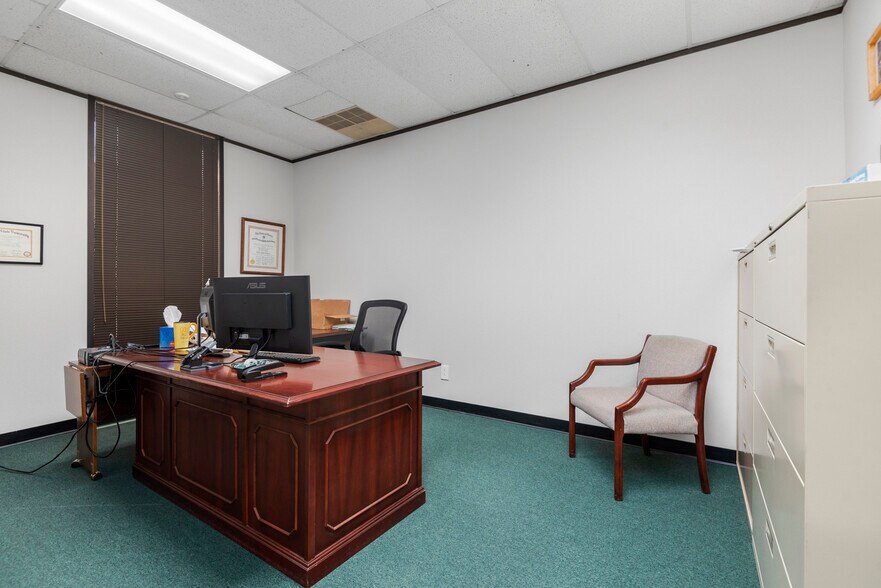 More Photos Of 1214 Stonehollow Dr, Kingwood Office For Sale