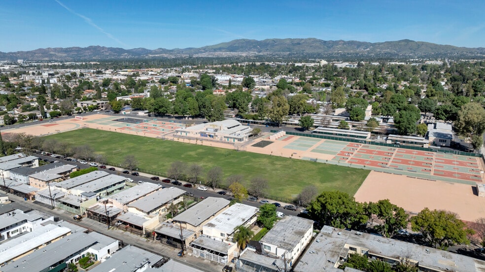 More Photos Of 17926 Schoenborn St, Northridge Apartments For Sale