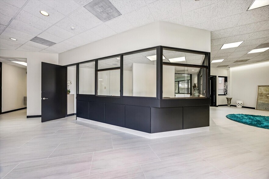 More Photos Of 4625 Lillian St, Houston Office For Lease