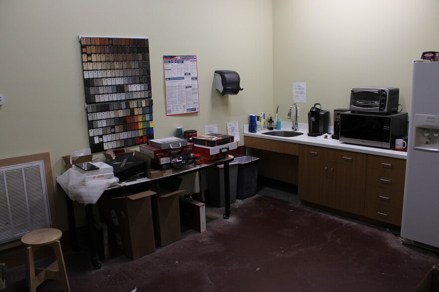 More Photos Of 1505 Cummings Dr, Richmond Warehouse For Lease