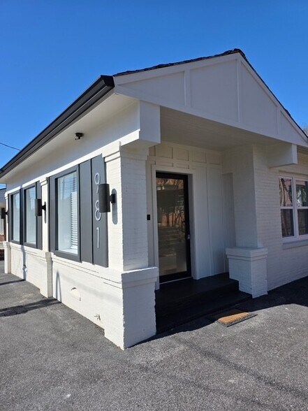 More Photos Of 981 Martin Luther King Jr Dr, Atlanta Office Residential For Lease