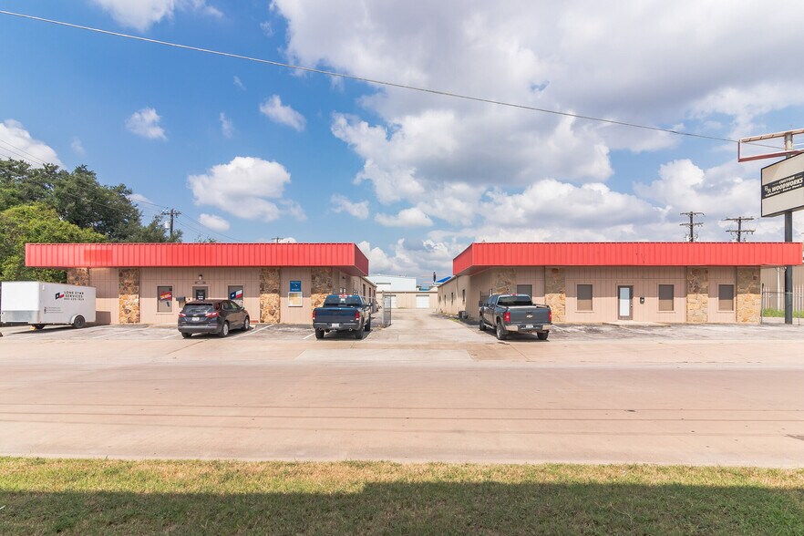 More Photos Of 2602 Commerce St, Marble Falls Unknown For Lease