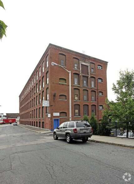 More Photos Of 100 Grand St, Worcester Warehouse For Lease