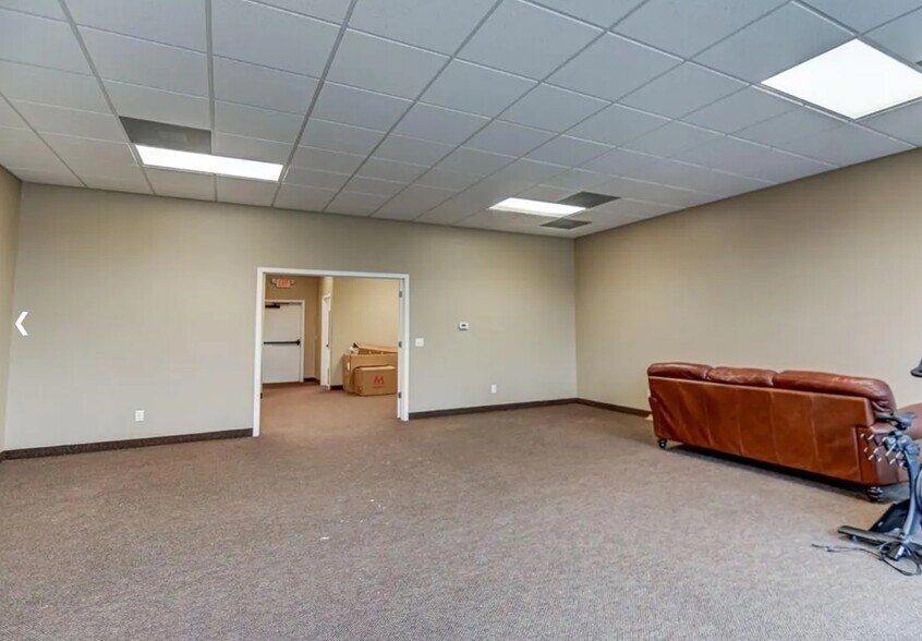 More Photos Of 1391 MT Zion Pky, Mount Zion General Retail For Sale
