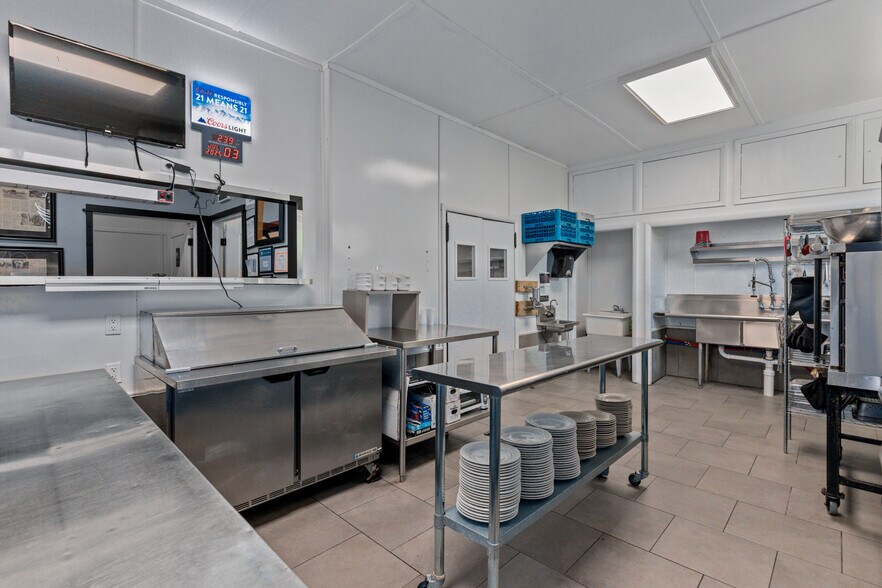 More Photos Of 206 W Spruce St, Gillespie Religious Facility For Sale