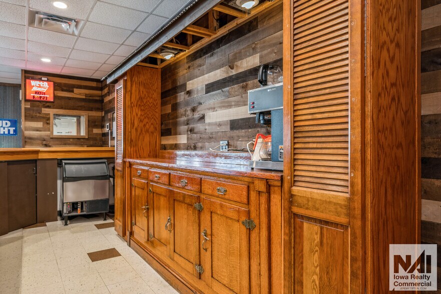 More Photos Of 115 E Main St, Coggon General Retail For Sale