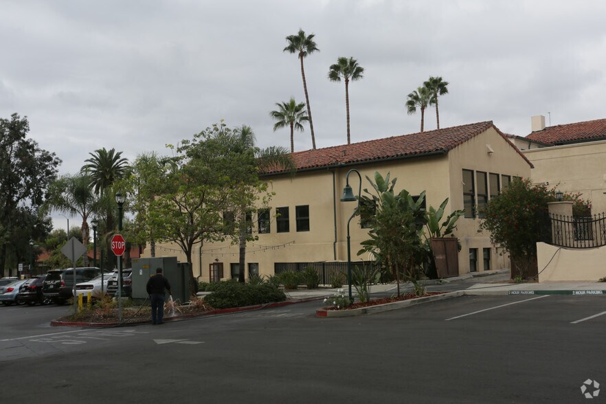 More Photos Of 405-415 W Foothill Blvd, Claremont Storefront Retail Office For Lease