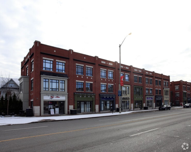 More Photos Of 165 Lakeshore Rd E, Mississauga Apartments For Lease