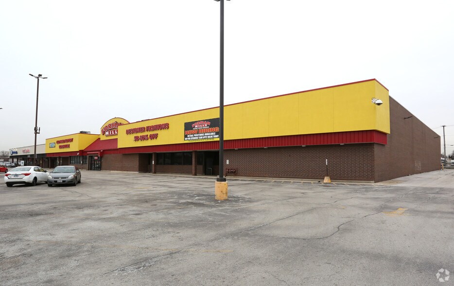 More Photos Of 120-160 W 79th St, Chicago General Retail For Lease