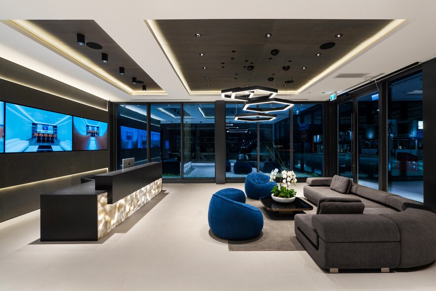 More Photos Of 1406 Pemberton Ave, North Vancouver Storefront For Sale