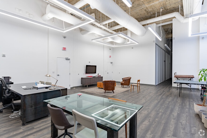 More Photos Of 6565 W Sunset Blvd, Hollywood Office For Lease