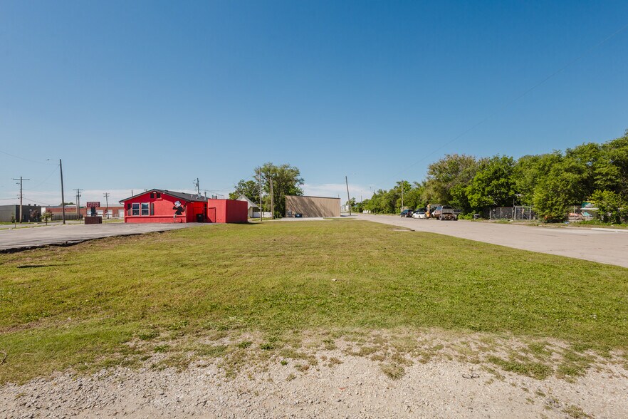 More Photos Of 0.21+/- Acres at E. Murdock & N. Washington Av ave, Wichita Land For Sale