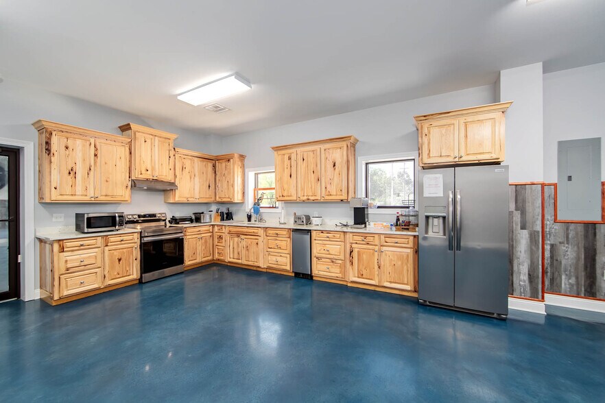 More Photos Of 6813 Bayou Black Dr, Gibson Industrial For Sale