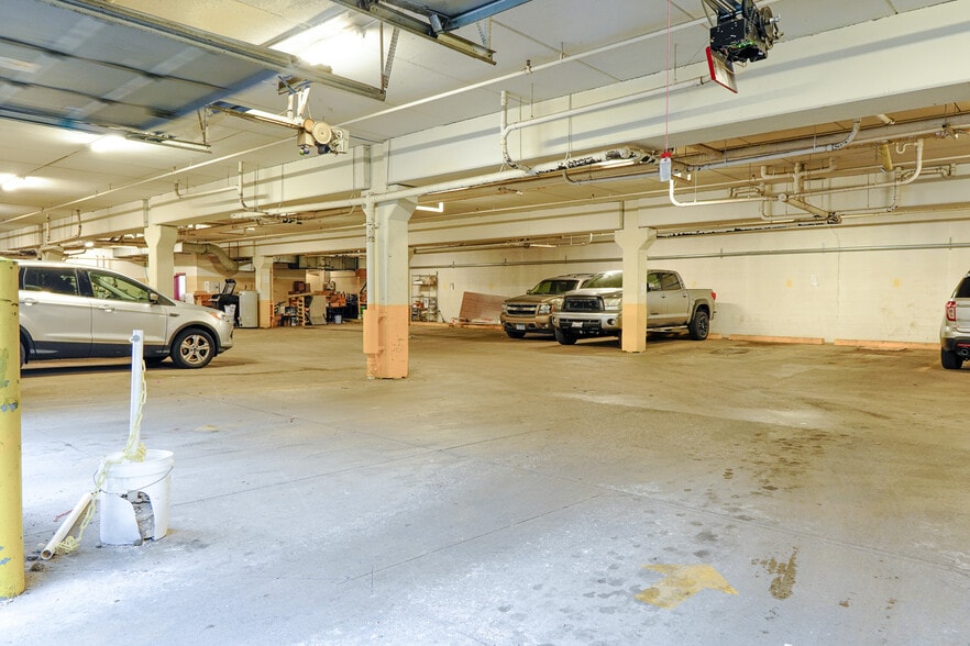 More Photos Of 1 River Bend Pl, Chaska Hotel For Sale