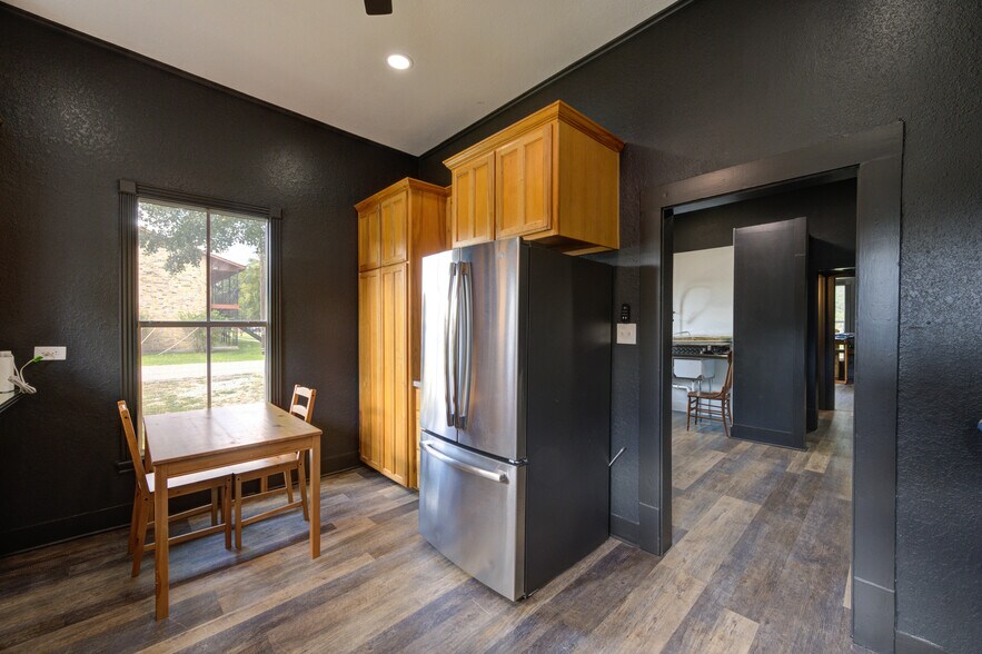 More Photos Of 602 E Myrtle St, Angleton Office Residential For Sale