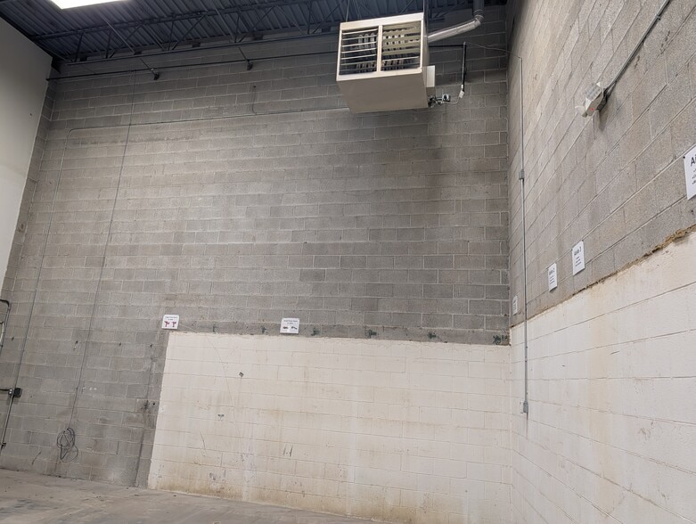 More Photos Of 4694-4696 S 200 W, Salt Lake City Light Manufacturing For Lease