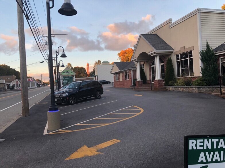 More Photos Of 800 Oaklawn Ave, Cranston Unknown For Lease