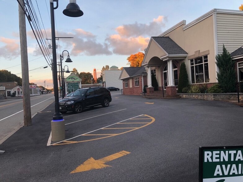More Photos Of 800 Oaklawn Ave, Cranston Unknown For Lease