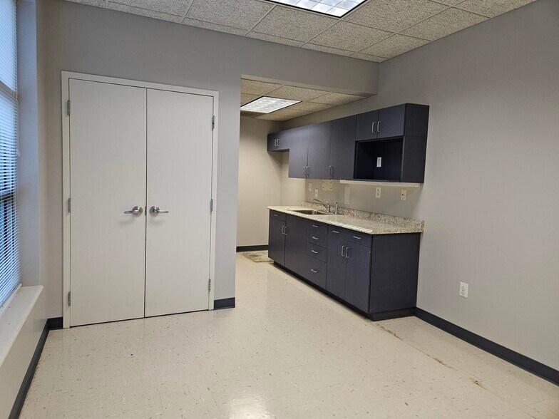 More Photos Of 1120 Professional Blvd, Evansville Office For Sale