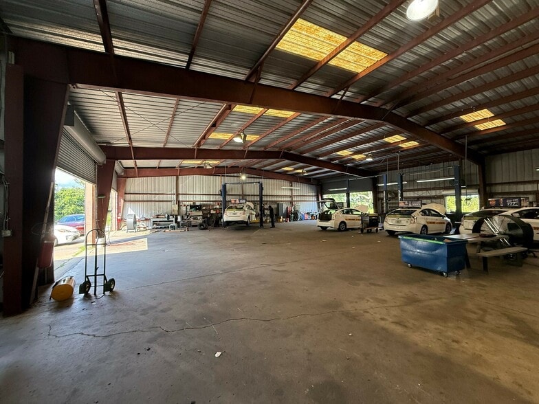 More Photos Of 3941 W Pensacola St, Tallahassee Industrial For Lease