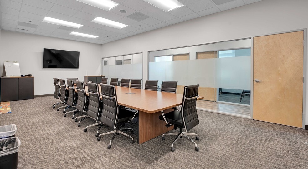 More Photos Of 5504 S 11th St, Ridgefield Distribution For Lease