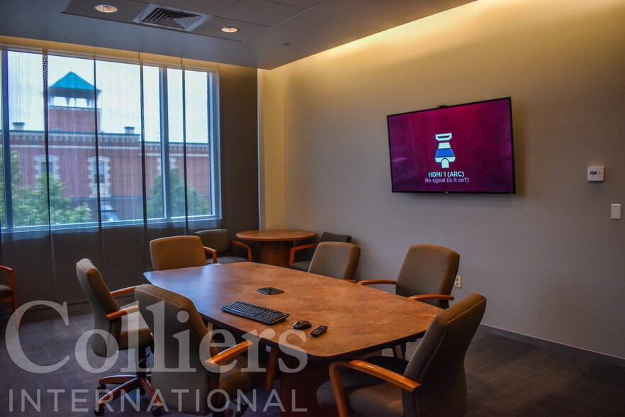 More Photos Of 398 S 9th St, Boise General Retail For Sale