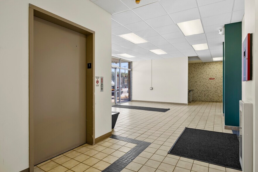 More Photos Of 30-32 N Russell Rd, Albany Office For Sale