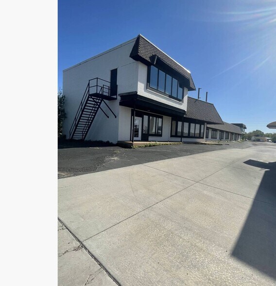 Primary Photo Of 3900 E Harry St, Wichita Office For Lease